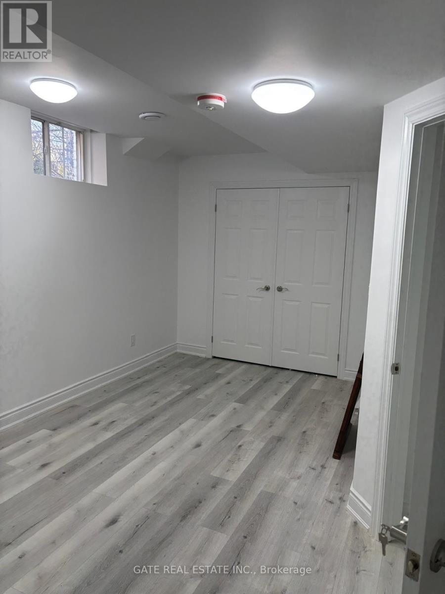 Legal Basement Sep Entran - 5321 Durie Road, Mississauga, Ontario  L5M 2C6 - Photo 11 - W12081812