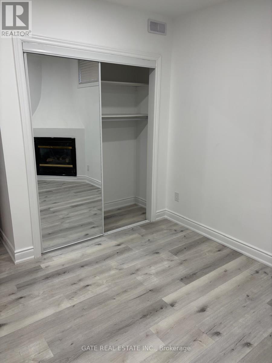 Legal Basement Sep Entran - 5321 Durie Road, Mississauga, Ontario  L5M 2C6 - Photo 6 - W12081812