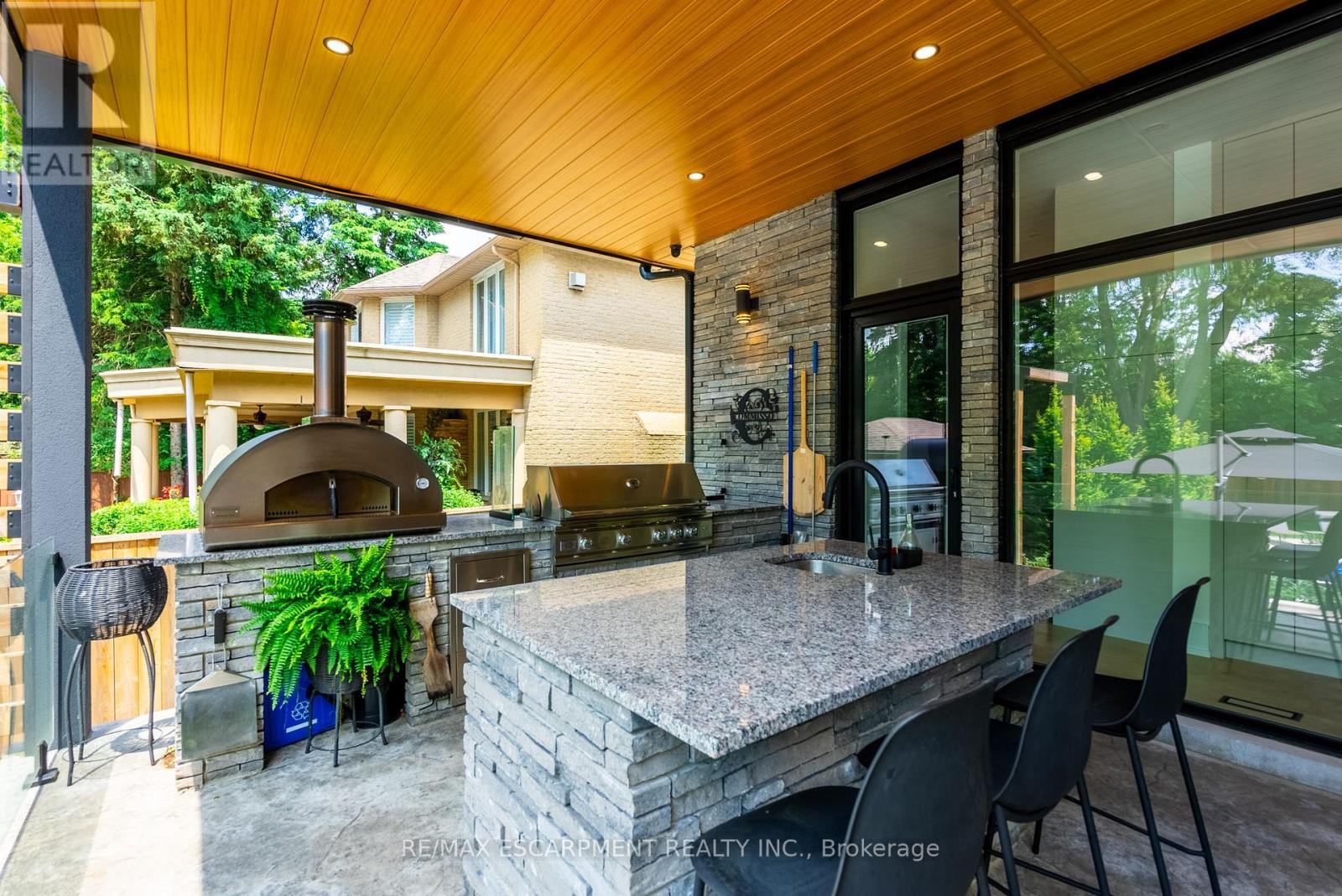 86 Valleyview Drive, Hamilton, Ontario  L9G 2A5 - Photo 42 - X12081798
