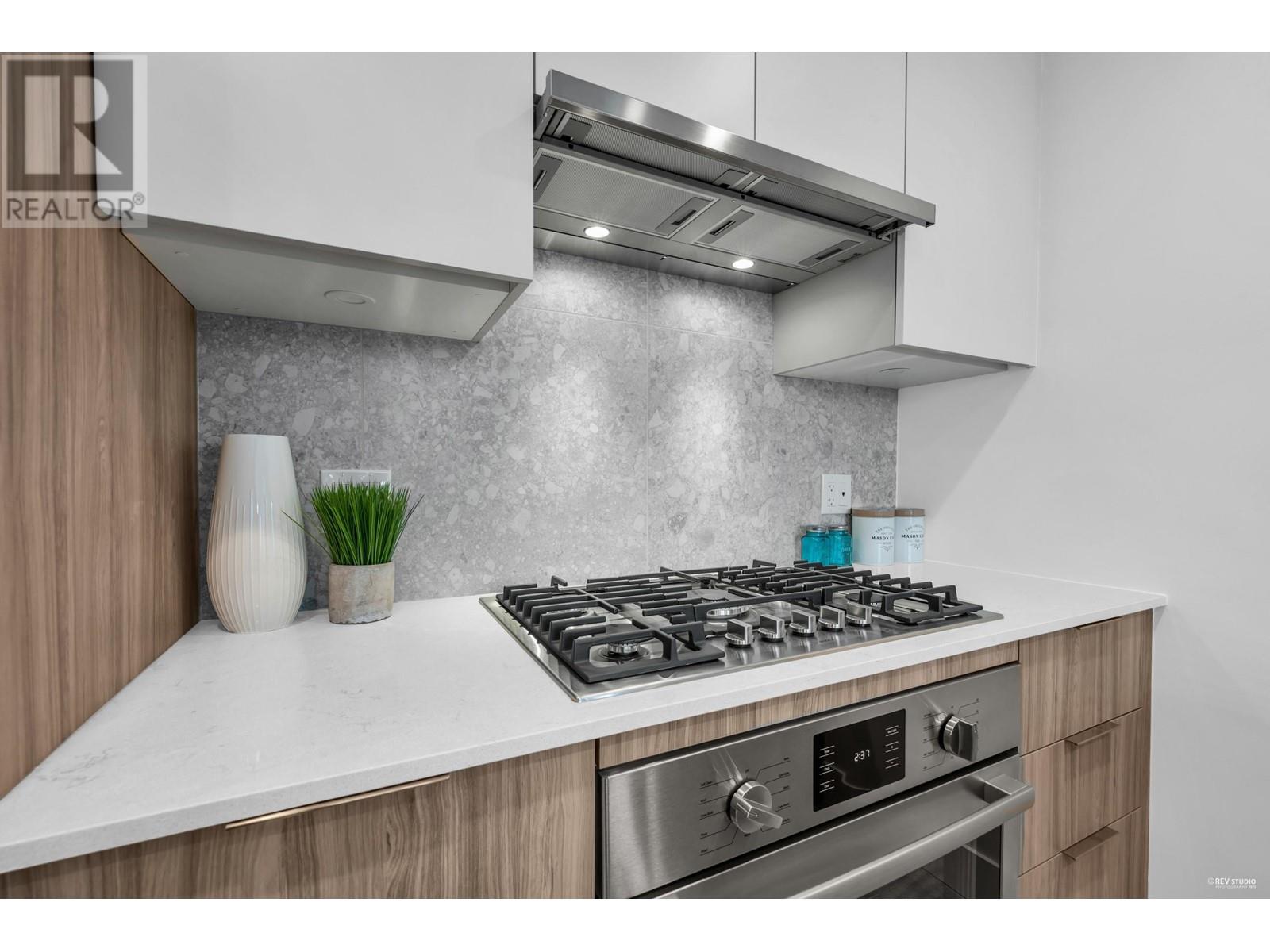 Listing Picture 14 of 40 : 904 2325 EMERY COURT, Vancouver / 溫哥華 - 魯藝地產 Yvonne Lu Group - MLS Medallion Club Member