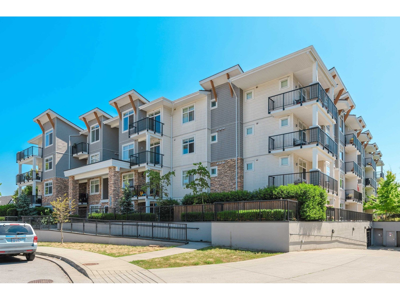 411 19940 BRYDON CRESCENT, langley, British Columbia