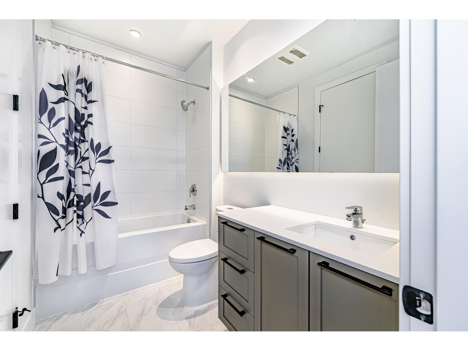 318 13933 105 Boulevard, Surrey, British Columbia  V3T 0R6 - Photo 20 - R2988452