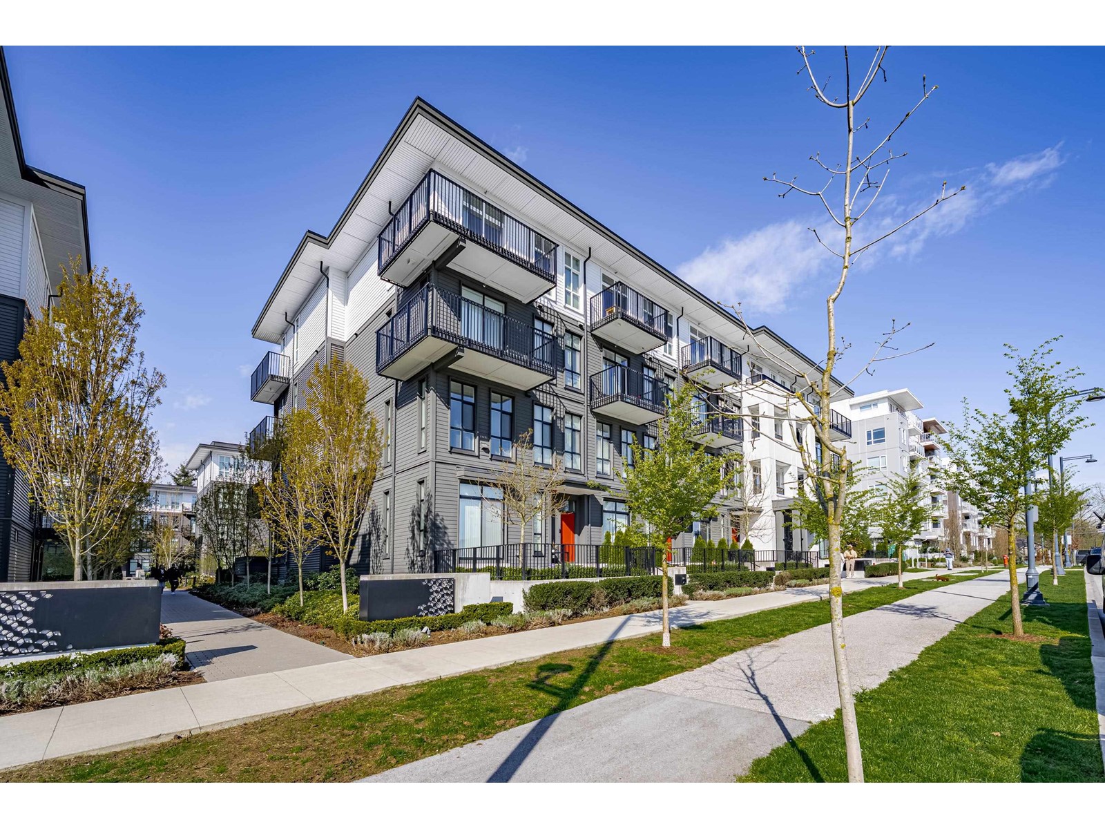 318 13933 105 Boulevard, Surrey, British Columbia  V3T 0R6 - Photo 3 - R2988452
