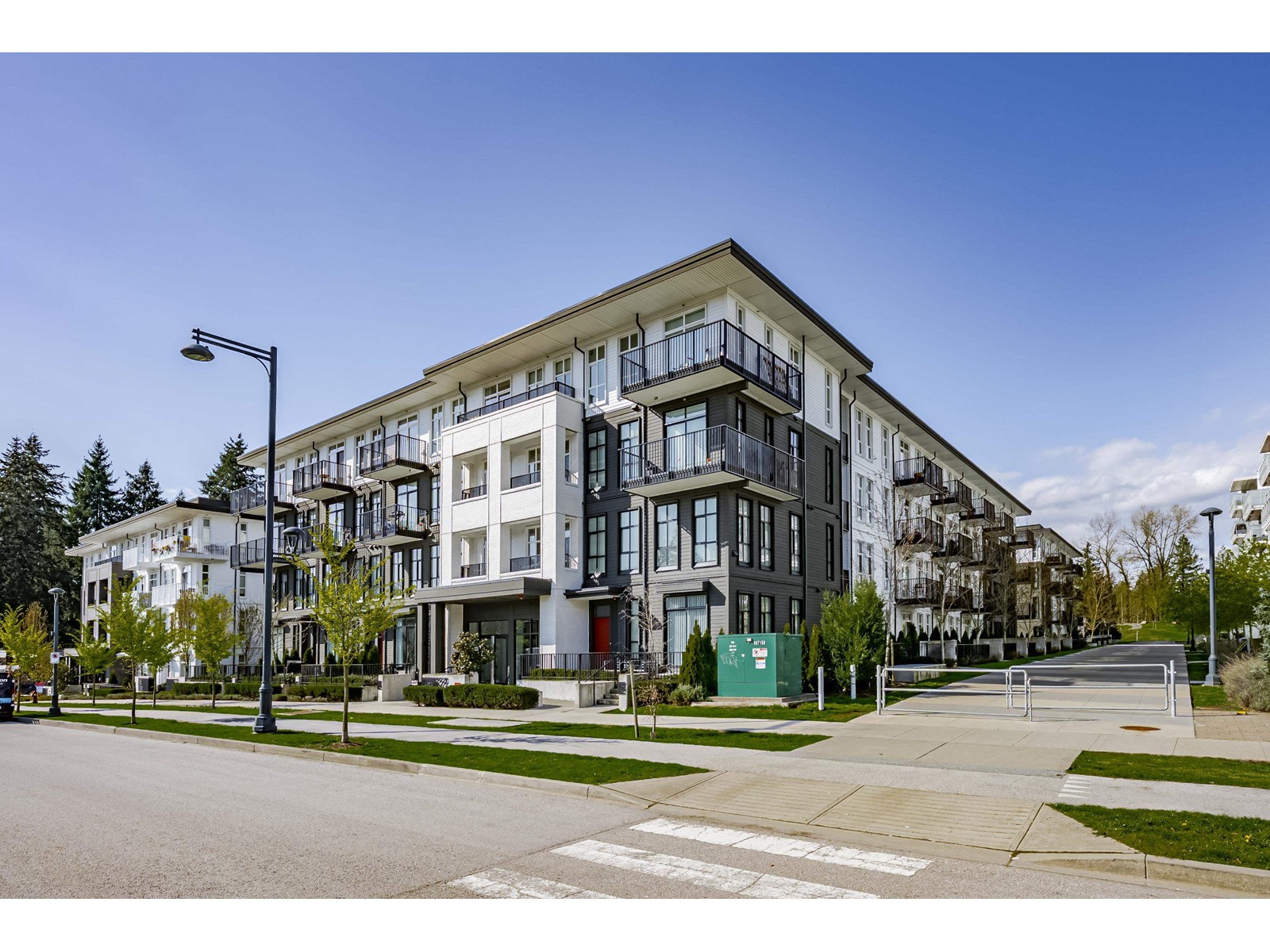 318 13933 105 Boulevard, Surrey, British Columbia  V3T 0R6 - Photo 2 - R2988452