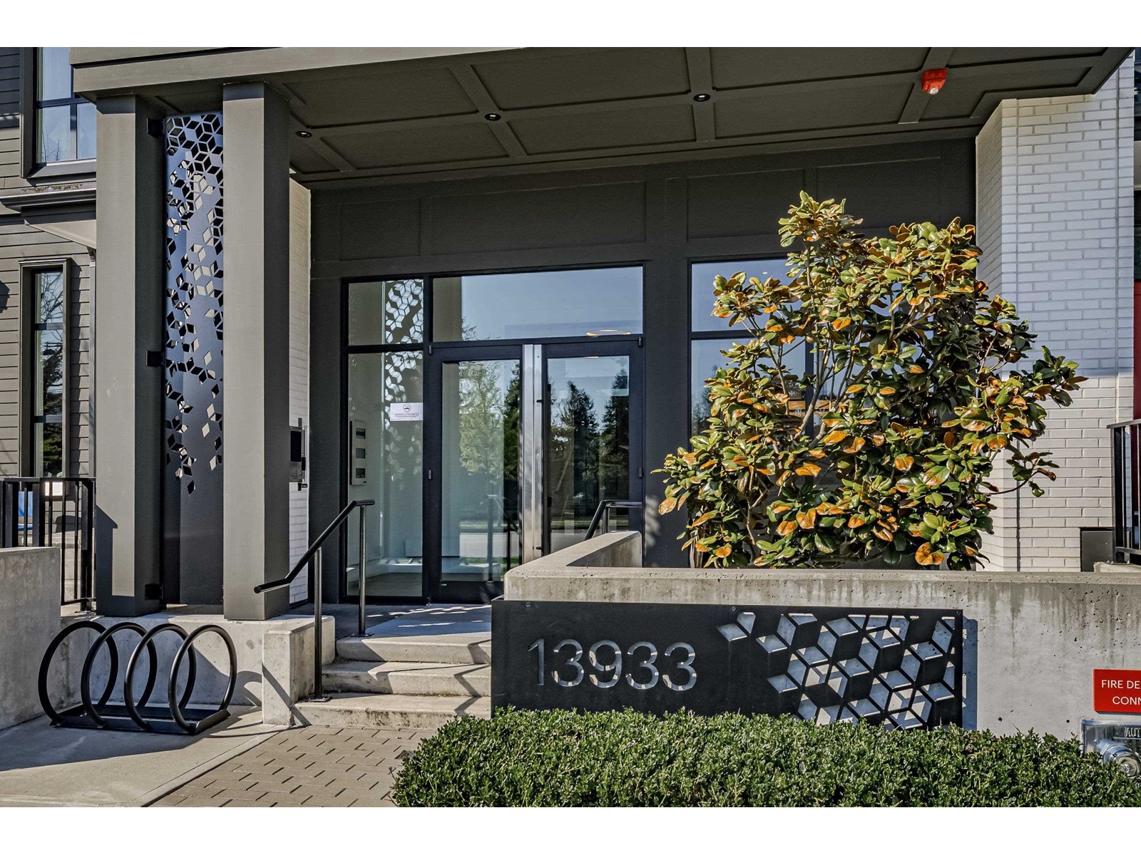 318 13933 105 Boulevard, Surrey, British Columbia  V3T 0R6 - Photo 6 - R2988452