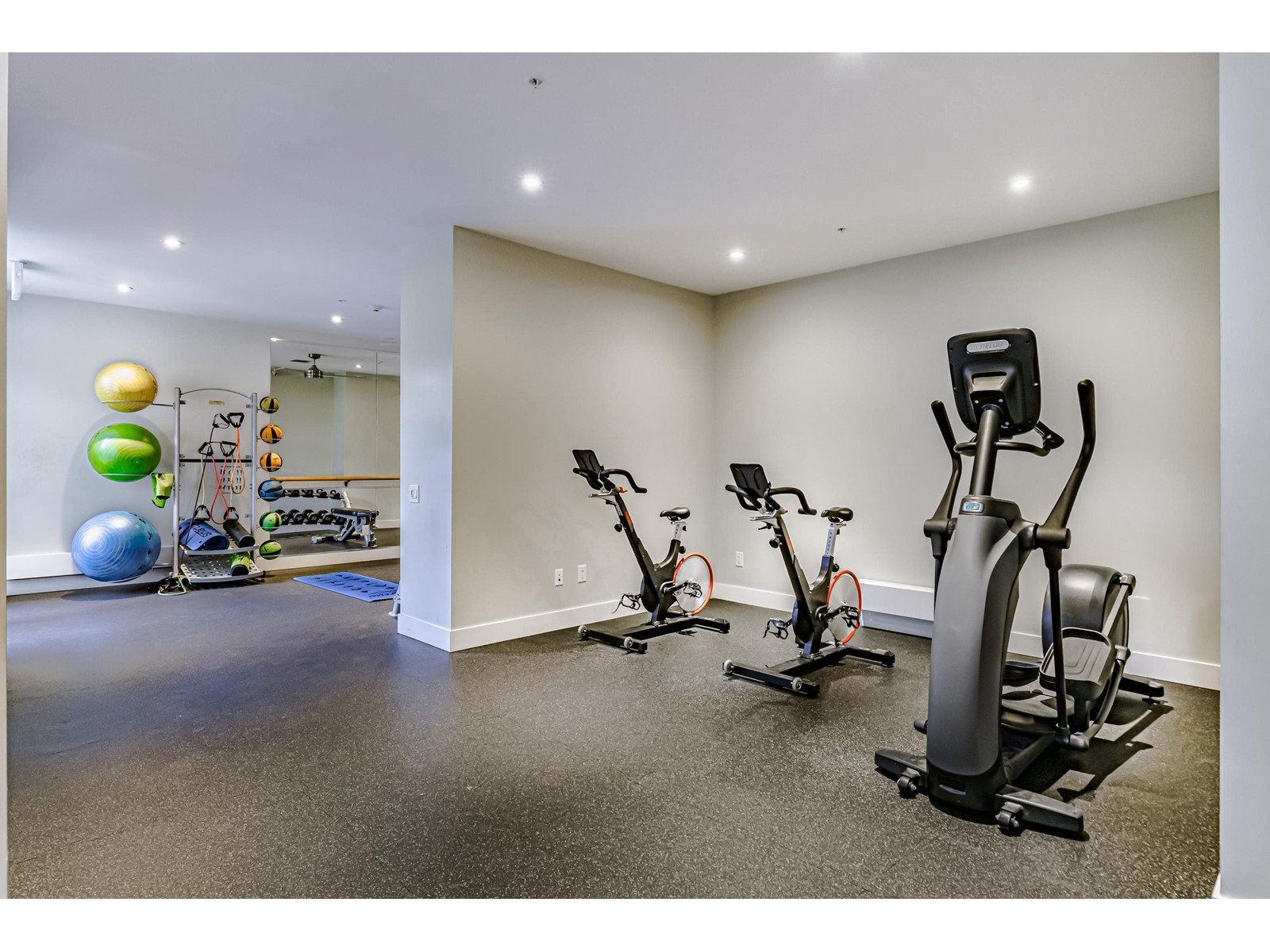 318 13933 105 Boulevard, Surrey, British Columbia  V3T 0R6 - Photo 34 - R2988452