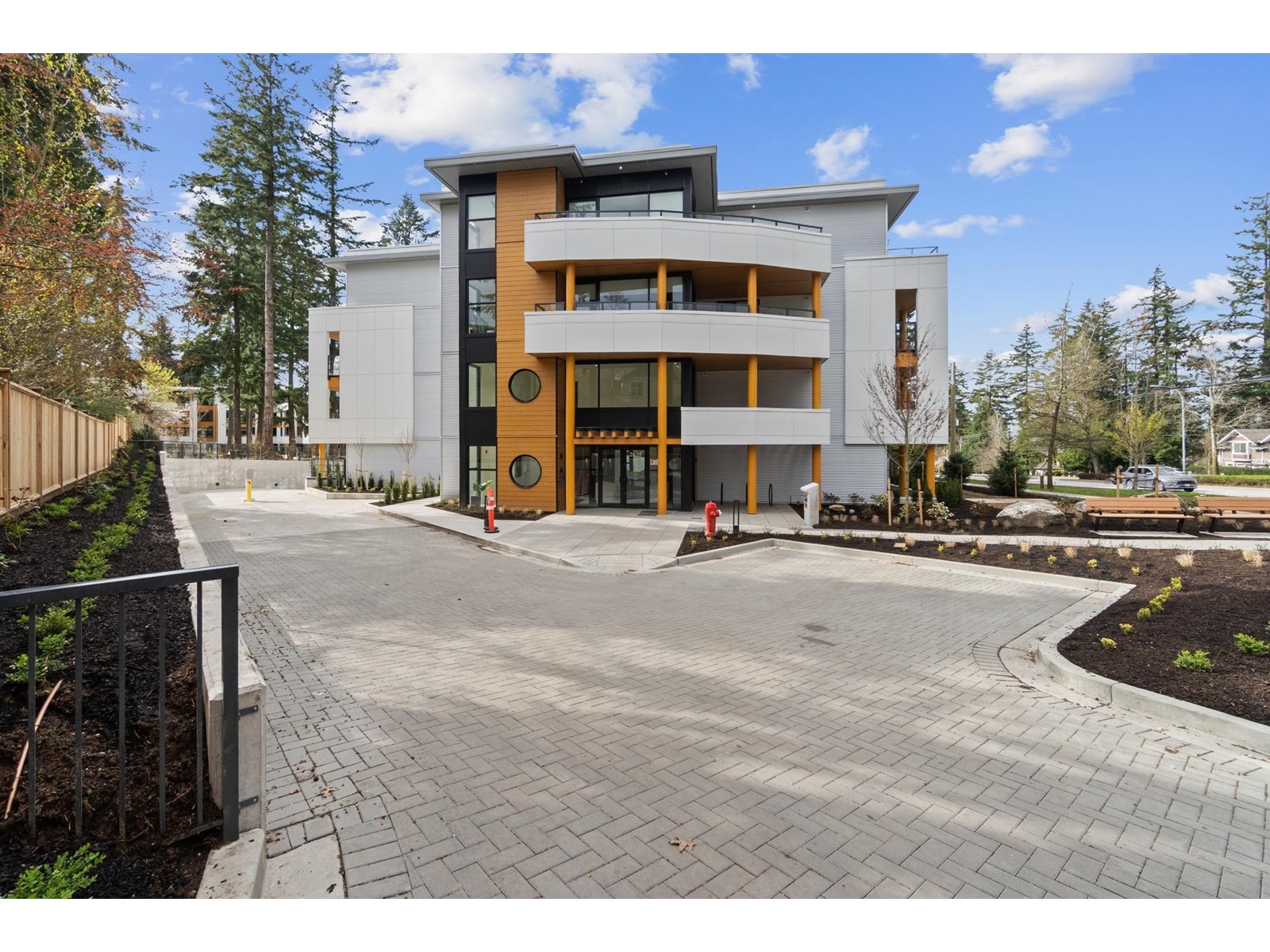 328 2635 King George Boulevard, Surrey, British Columbia  V4P 0H7 - Photo 1 - R2990006