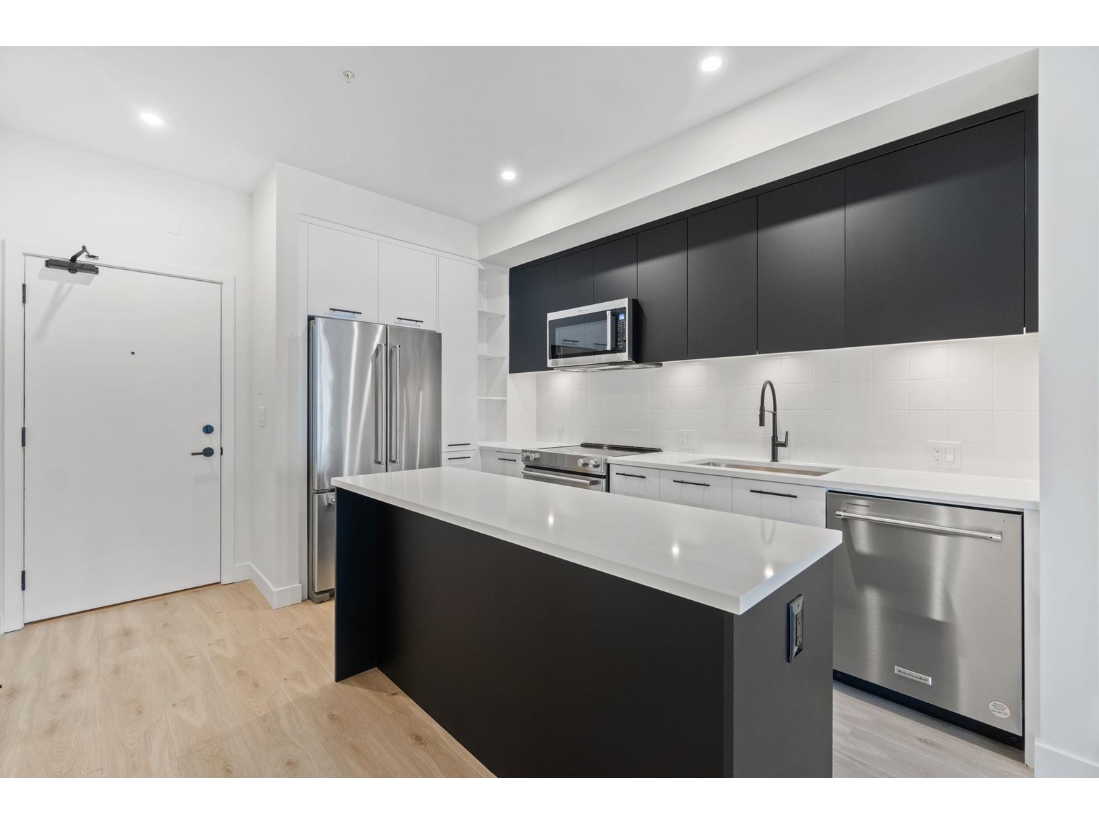 328 2635 King George Boulevard, Surrey, British Columbia  V4P 0H7 - Photo 2 - R2990006