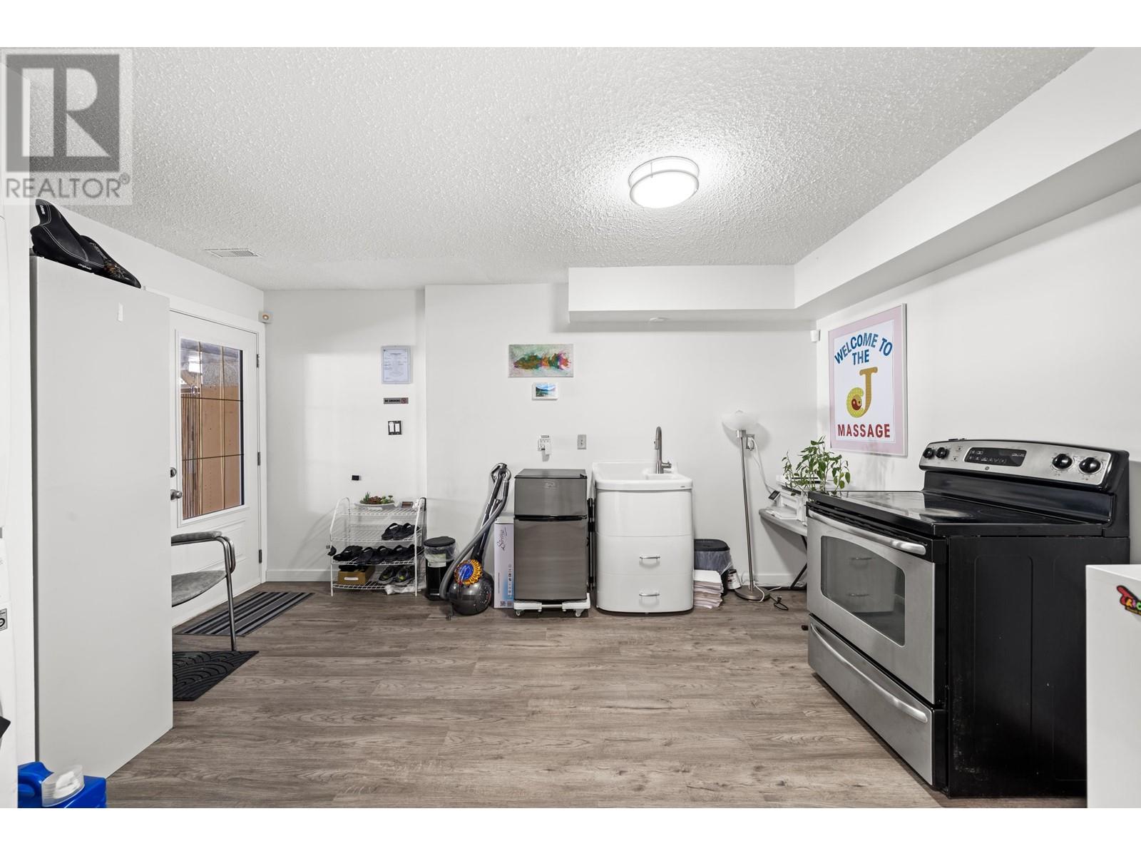 5681 Camino Court, Burnaby, British Columbia  V5G 3Y1 - Photo 33 - R2989830