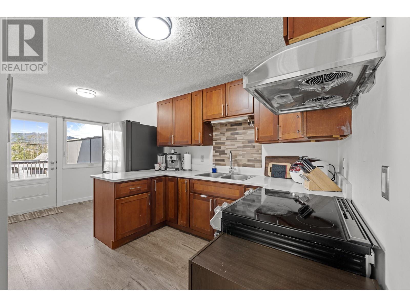 5681 Camino Court, Burnaby, British Columbia  V5G 3Y1 - Photo 9 - R2989830