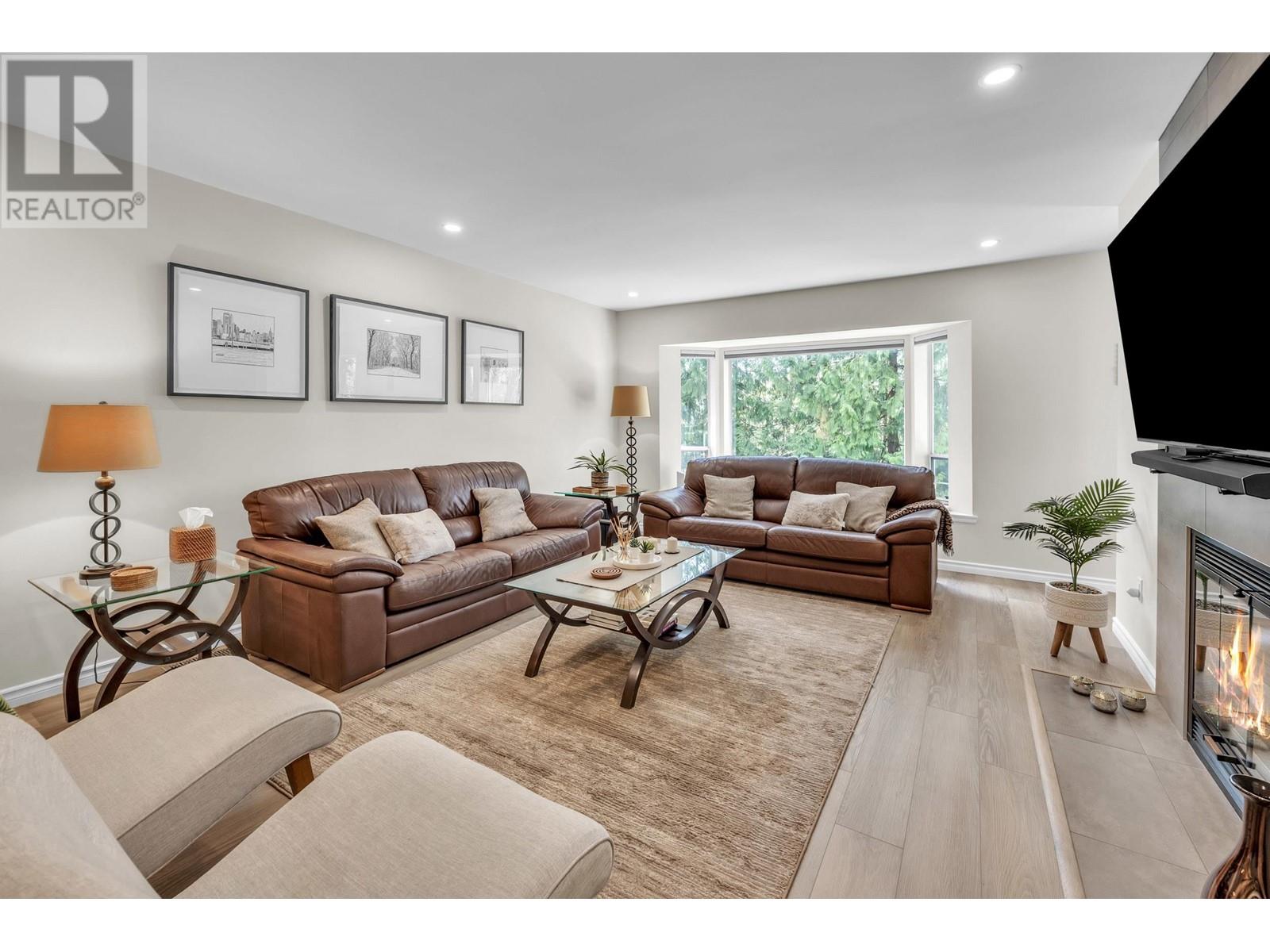 3325 Flagstaff Place, Vancouver, British Columbia  V5S 4K9 - Photo 4 - R2989923