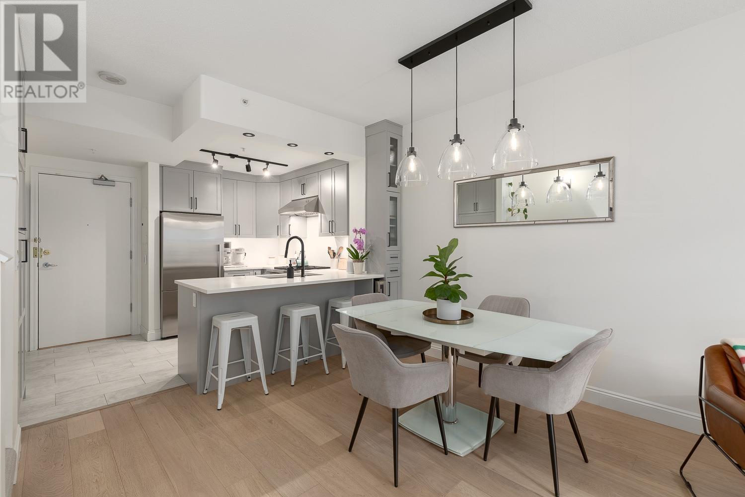 2267 W 12th Avenue, Vancouver, British Columbia  V6K 4T5 - Photo 2 - R2989945