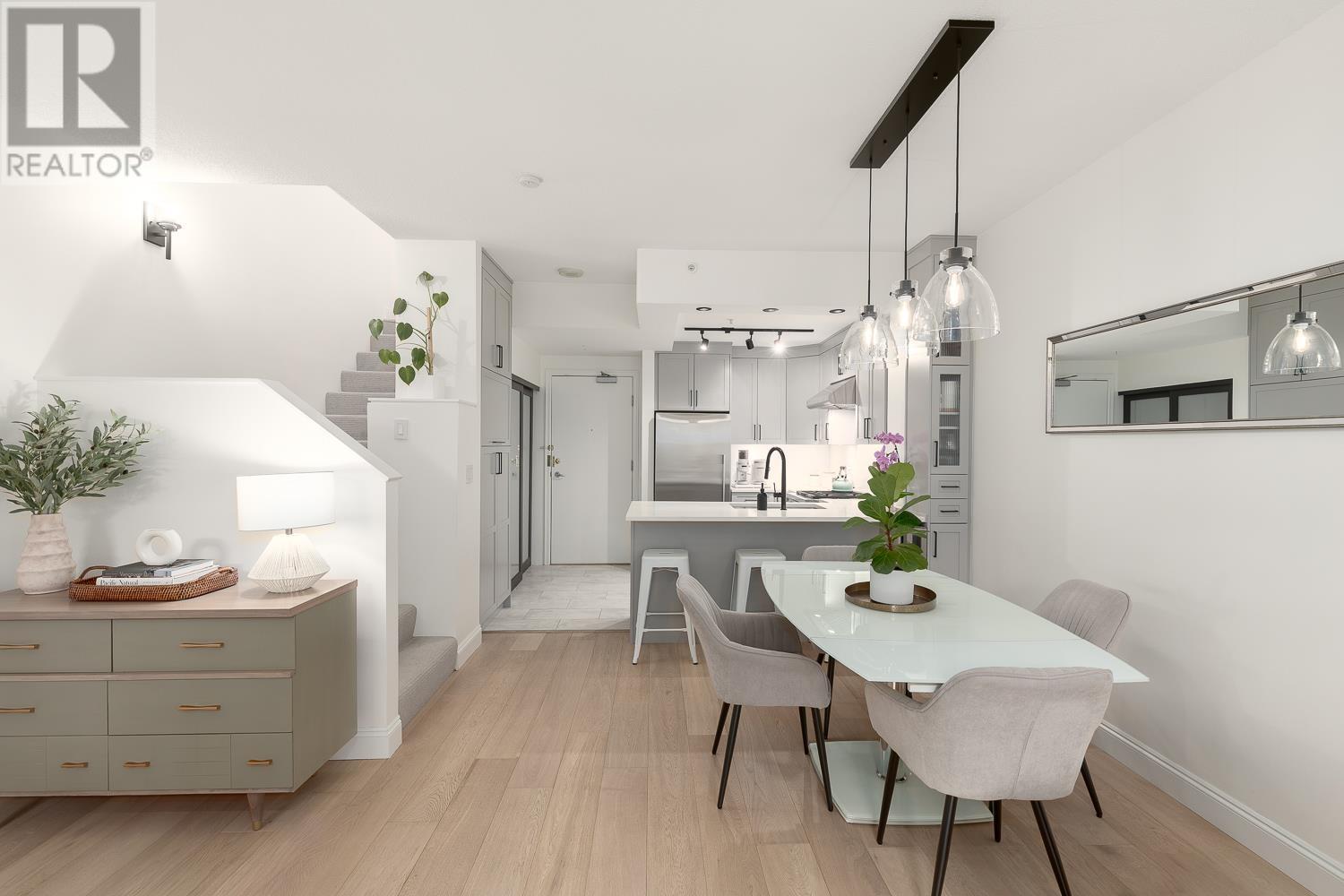 2267 W 12th Avenue, Vancouver, British Columbia  V6K 4T5 - Photo 4 - R2989945