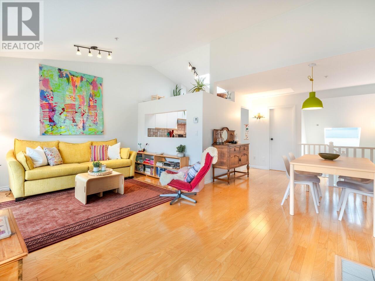 5 43 E 20th Avenue, Vancouver, British Columbia  V5V 5C6 - Photo 2 - R2989989