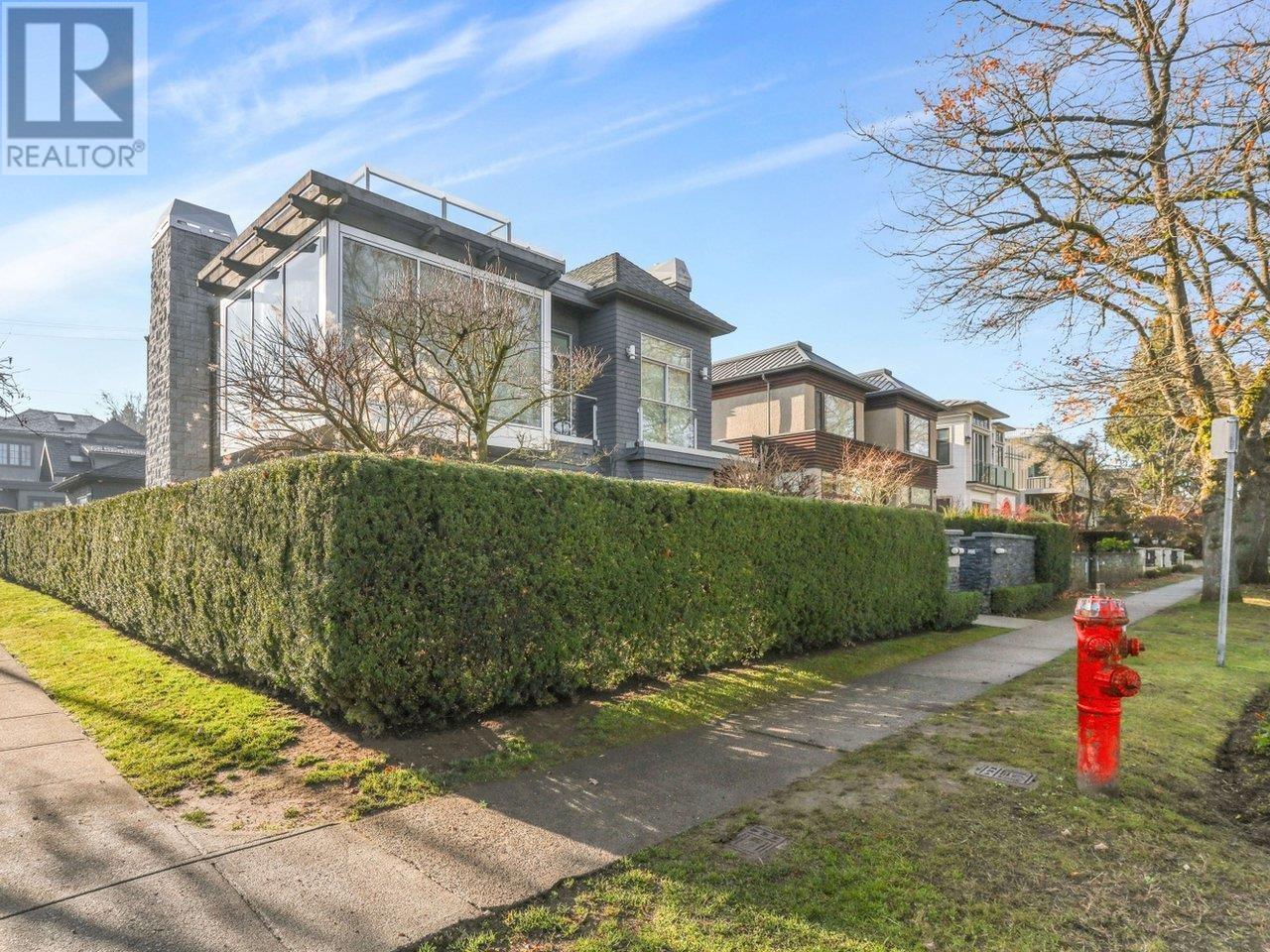 Property at 4306 W 8TH AVENUE image 2