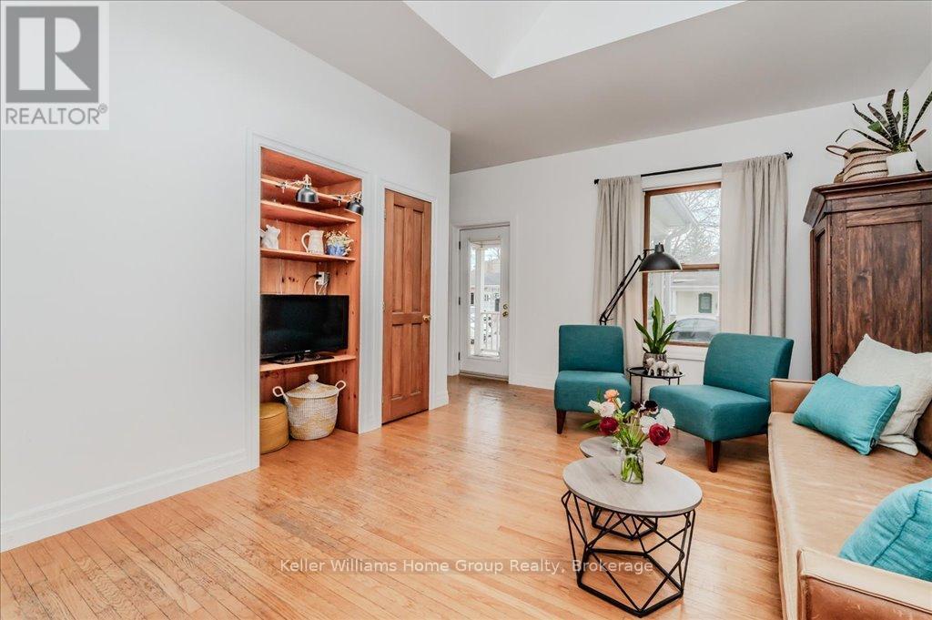 39 Central Street, Guelph, Ontario  N1H 4K8 - Photo 5 - X12081862