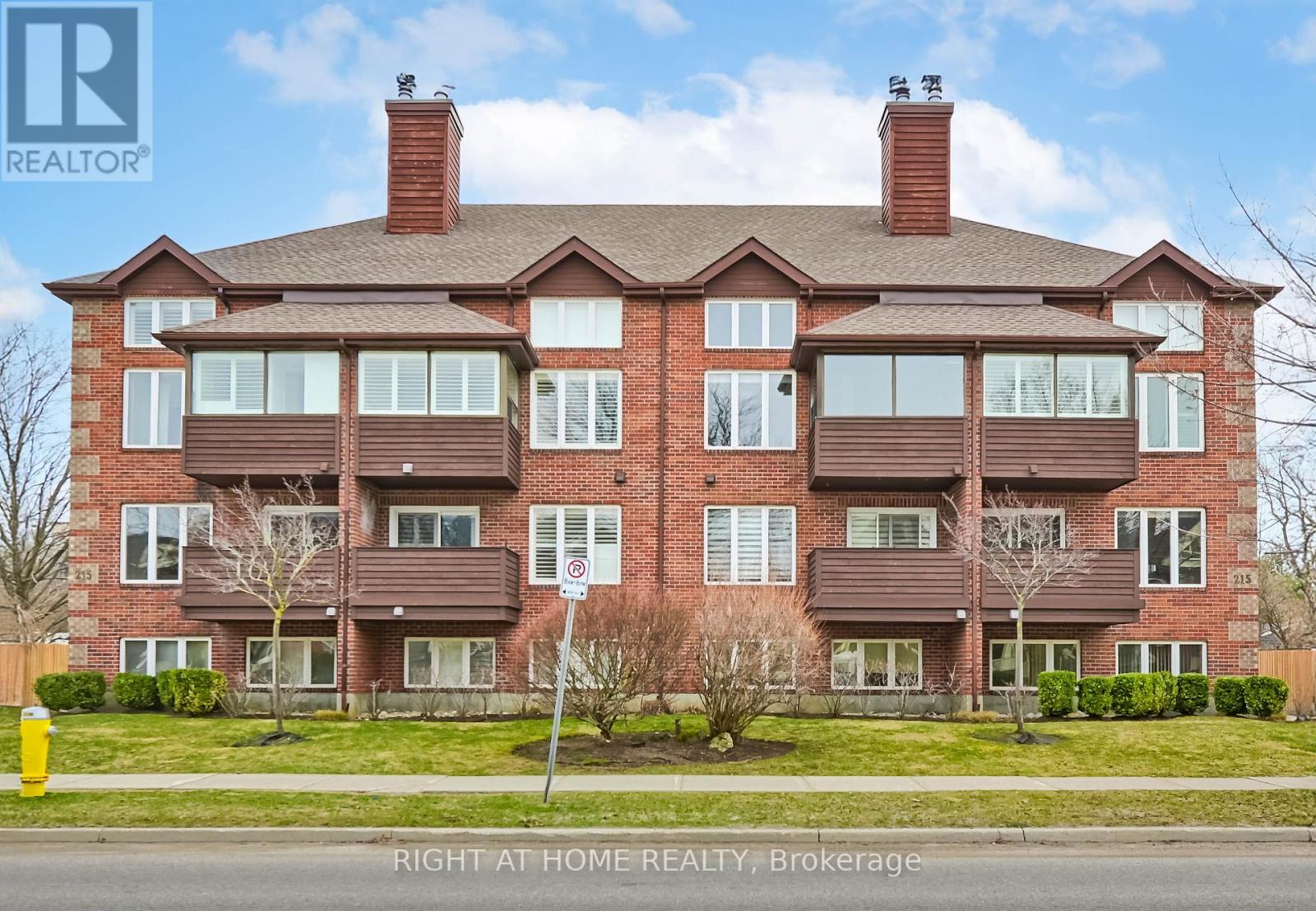 4 - 215 PINE STREET, Collingwood, Ontario