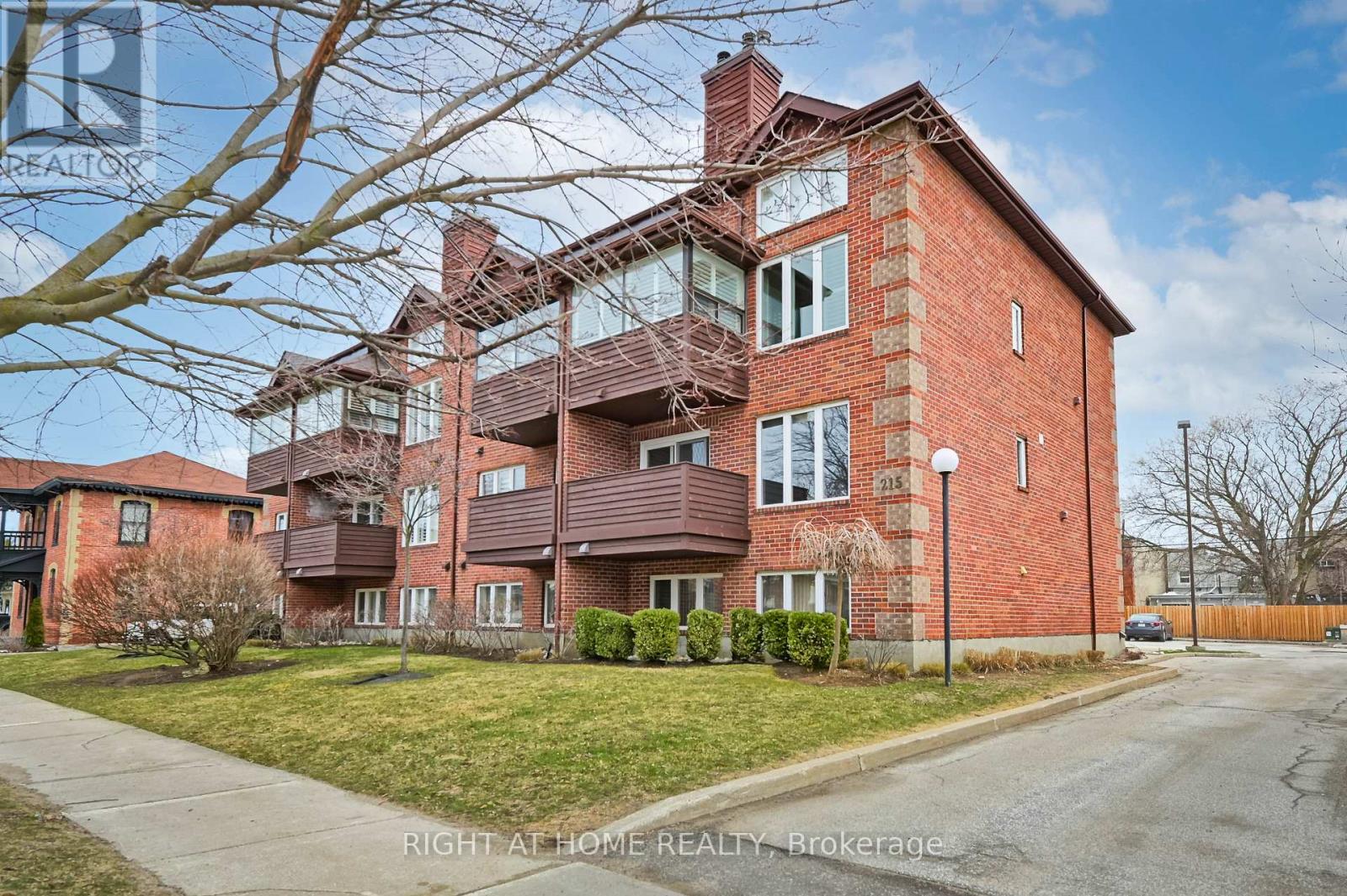 4 - 215 Pine Street, Collingwood, Ontario  L9Y 2P3 - Photo 2 - S12081876