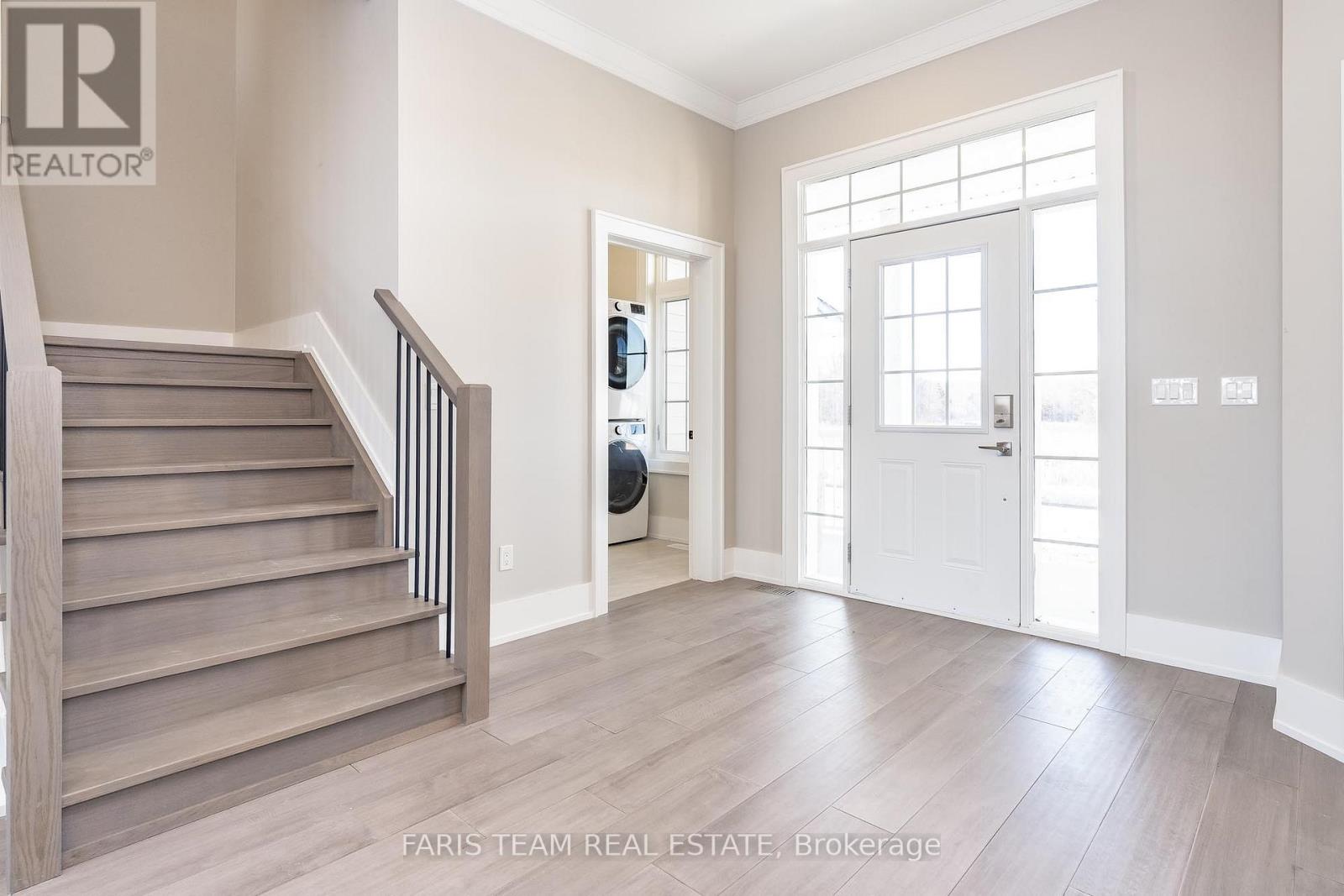 9 Dock Lane, Tay, Ontario  L0K 1R0 - Photo 4 - S12081885