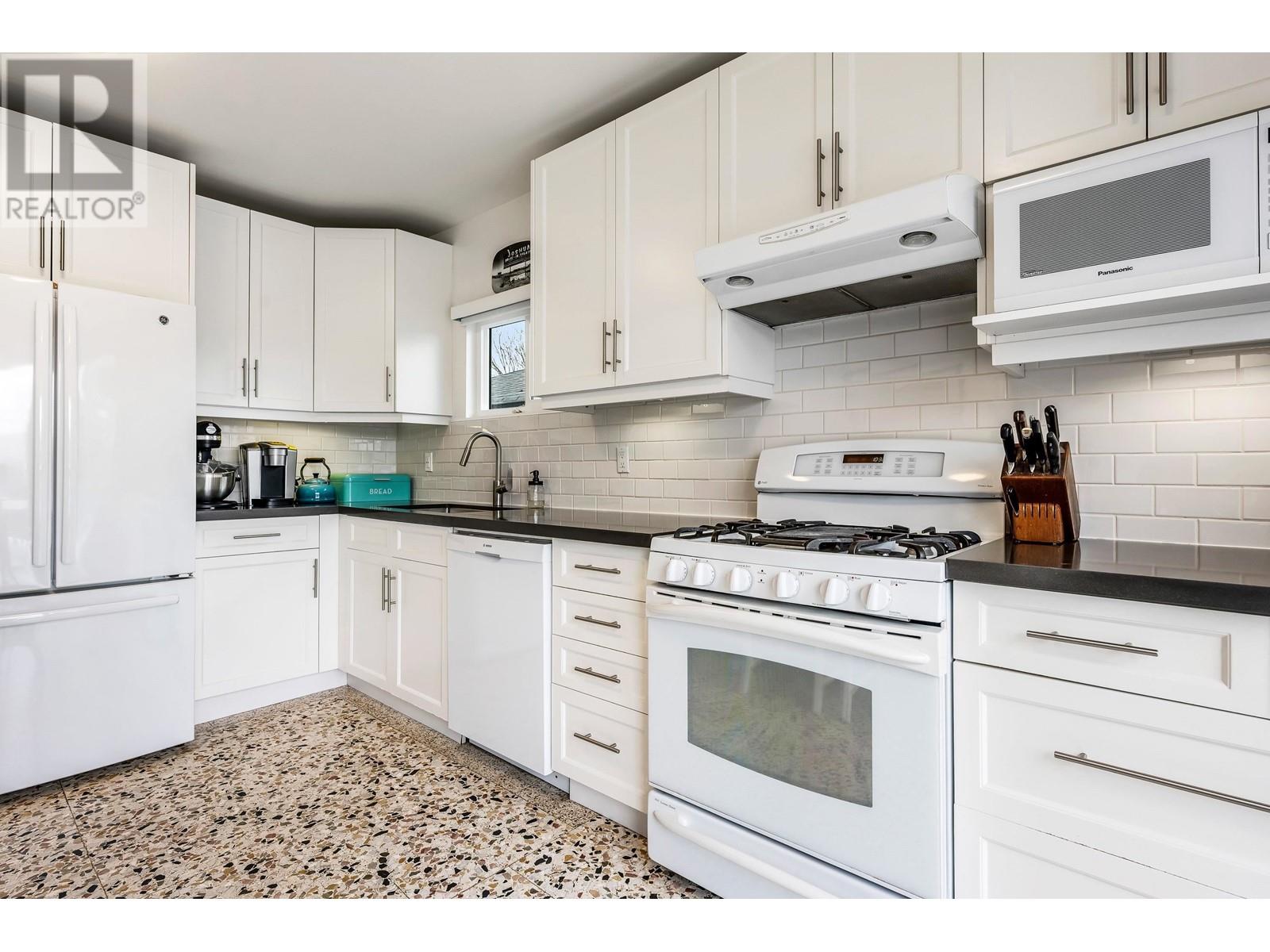 2627 E 5th Avenue, Vancouver, British Columbia  V5M 1M8 - Photo 11 - R2989921