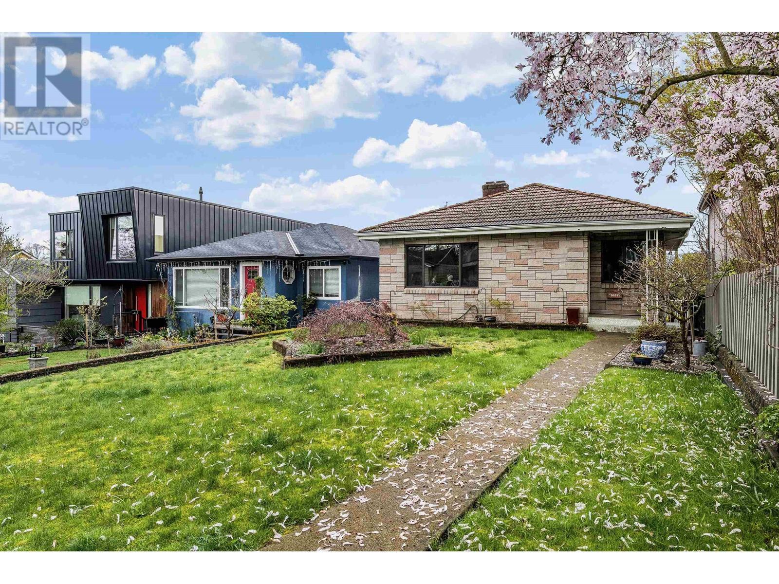 2627 E 5TH AVENUE, vancouver, British Columbia