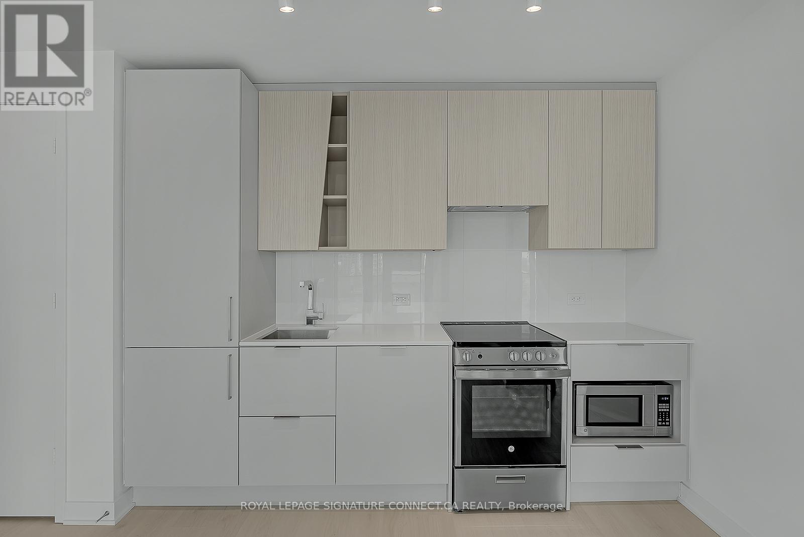 1601 - 3900 Confederation Parkway, Mississauga, Ontario  L5B 0M3 - Photo 10 - W12081865