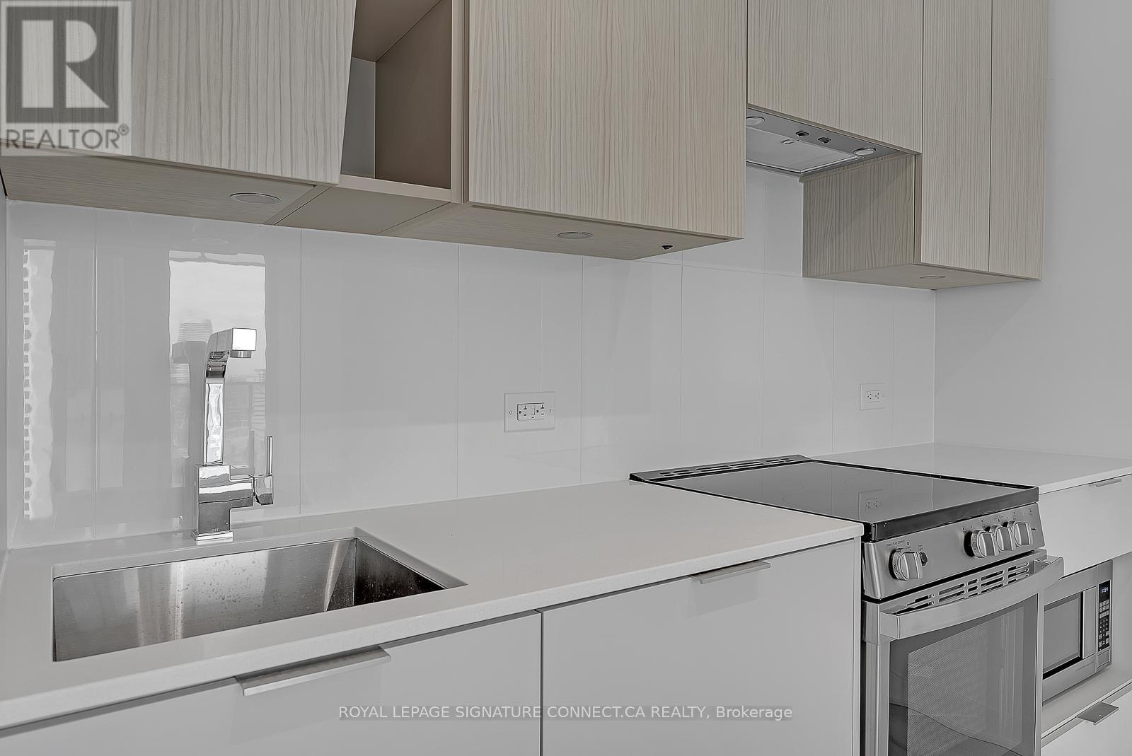 1601 - 3900 Confederation Parkway, Mississauga, Ontario  L5B 0M3 - Photo 11 - W12081865