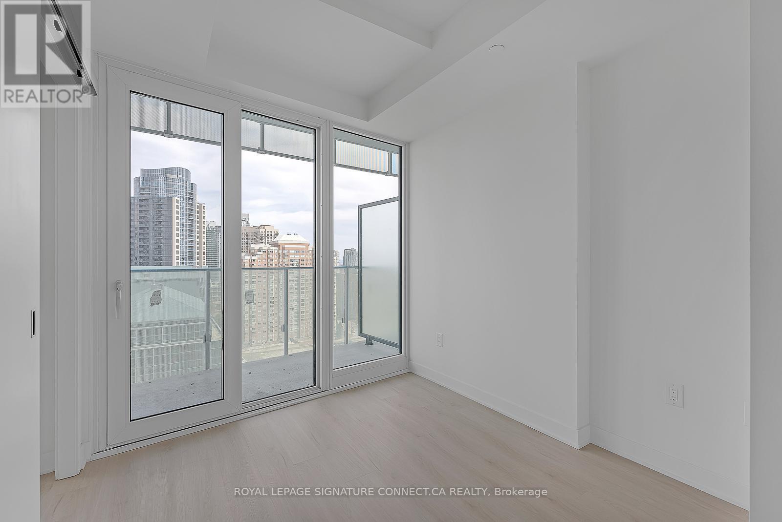 1601 - 3900 Confederation Parkway, Mississauga, Ontario  L5B 0M3 - Photo 14 - W12081865