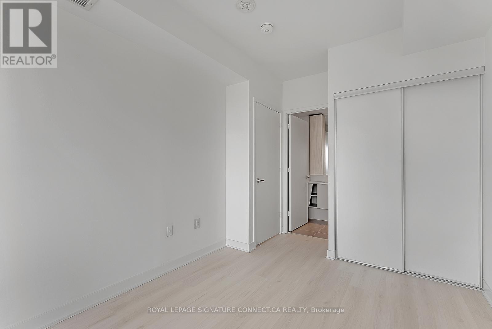 1601 - 3900 Confederation Parkway, Mississauga, Ontario  L5B 0M3 - Photo 19 - W12081865