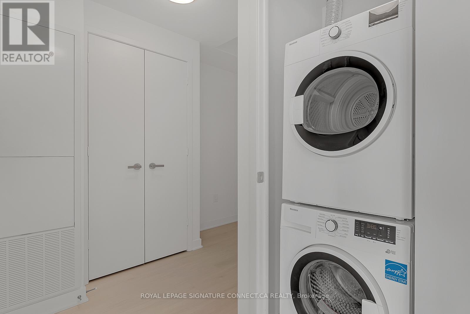 1601 - 3900 Confederation Parkway, Mississauga, Ontario  L5B 0M3 - Photo 30 - W12081865