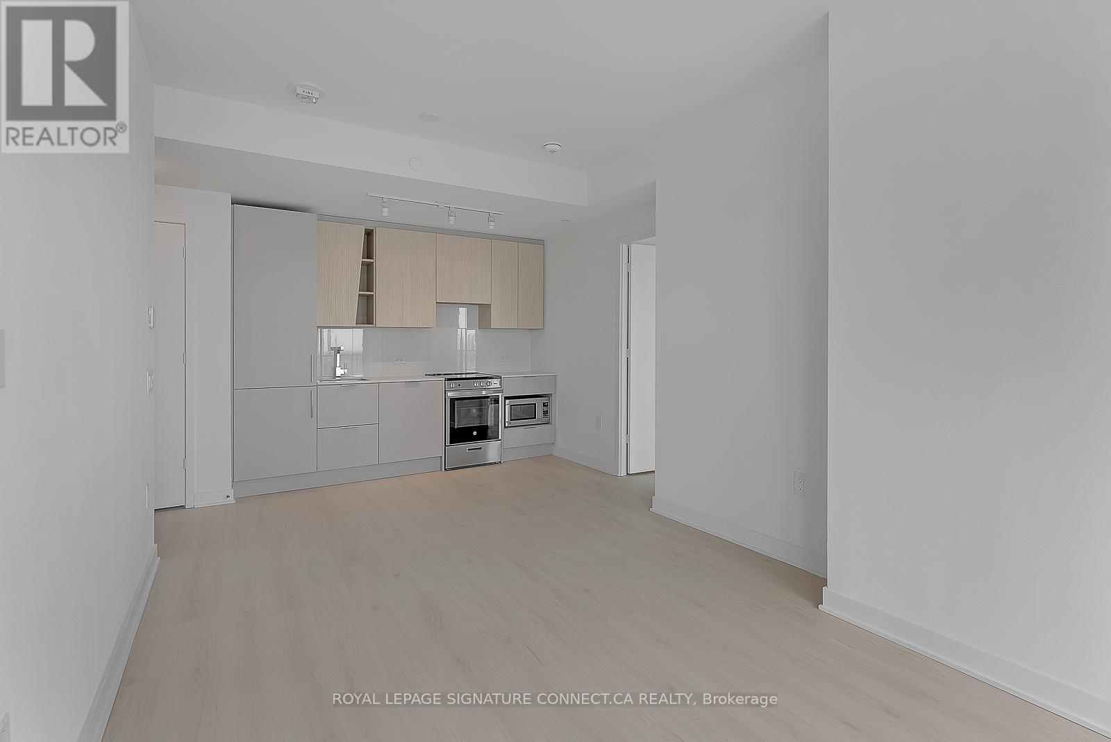 1601 - 3900 Confederation Parkway, Mississauga, Ontario  L5B 0M3 - Photo 8 - W12081865