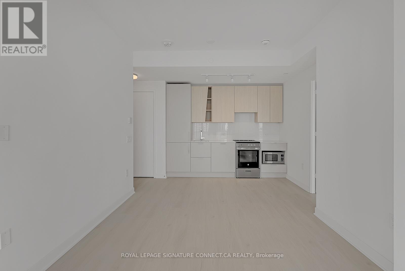 1601 - 3900 Confederation Parkway, Mississauga, Ontario  L5B 0M3 - Photo 9 - W12081865