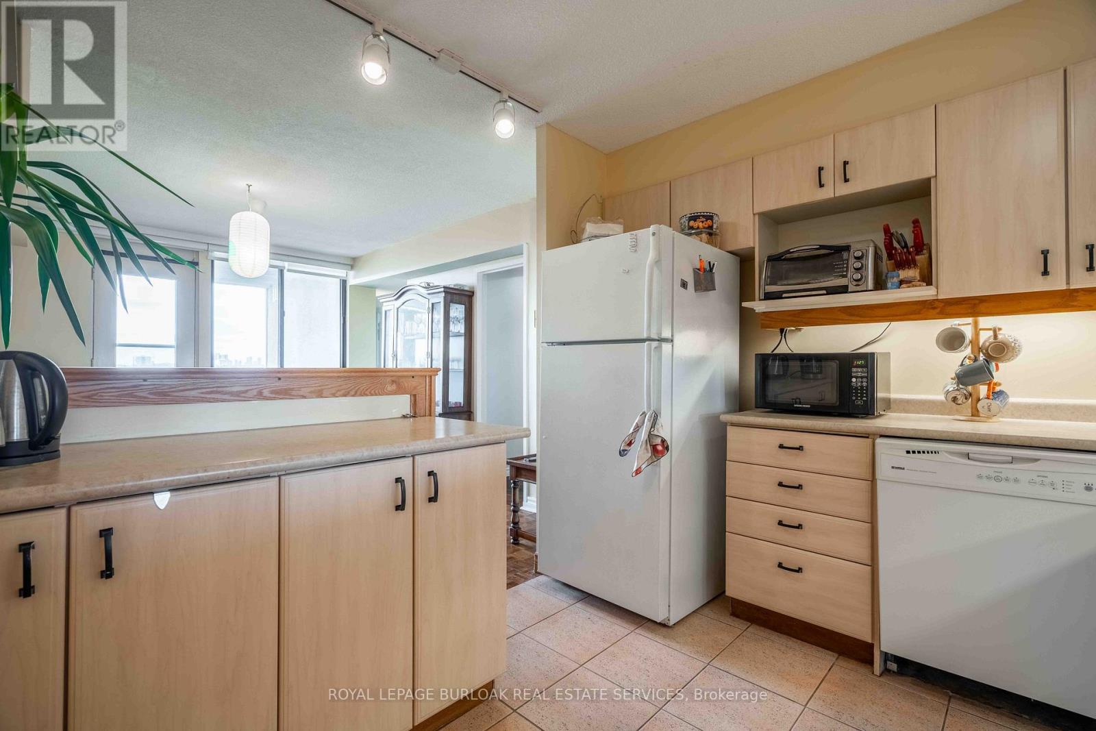 C34 - 300 Mill Road, Toronto, Ontario  M9C 4W7 - Photo 11 - W12081893