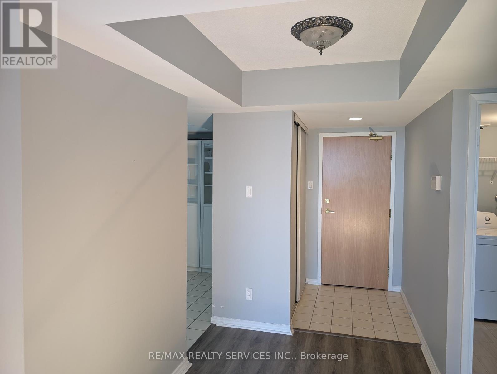 405 - 330 Mill Street, Brampton, Ontario  L6Y 3V3 - Photo 3 - W12081905