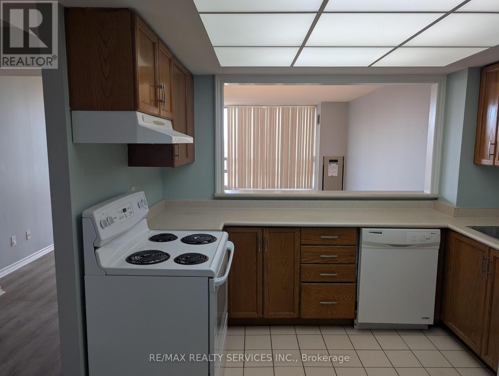 405 - 330 Mill Street, Brampton, Ontario  L6Y 3V3 - Photo 4 - W12081905