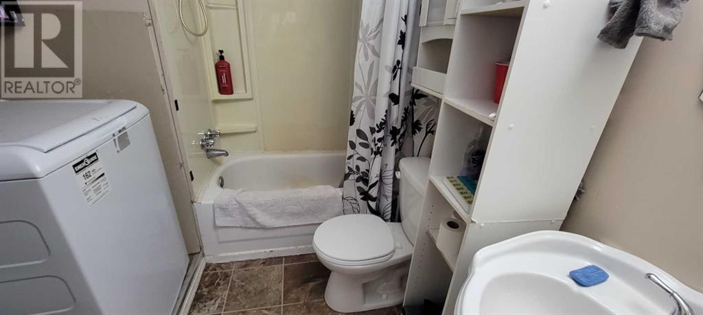 Property at 610 52 Street image 5