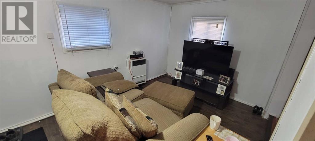 Property at 610 52 Street image 4