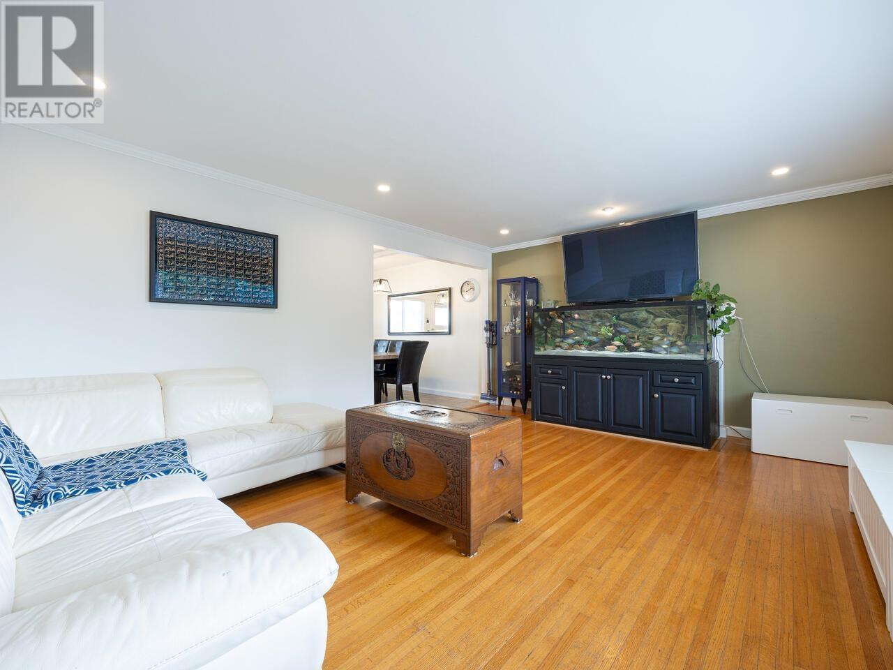 8326 Royal Oak Avenue, Burnaby, British Columbia  V5J 4L2 - Photo 8 - R2982032