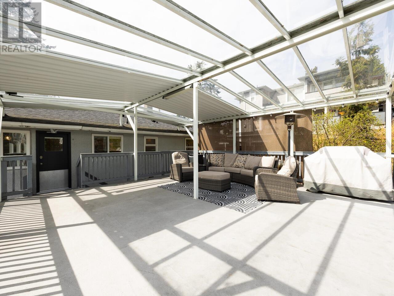 8326 Royal Oak Avenue, Burnaby, British Columbia  V5J 4L2 - Photo 4 - R2982032