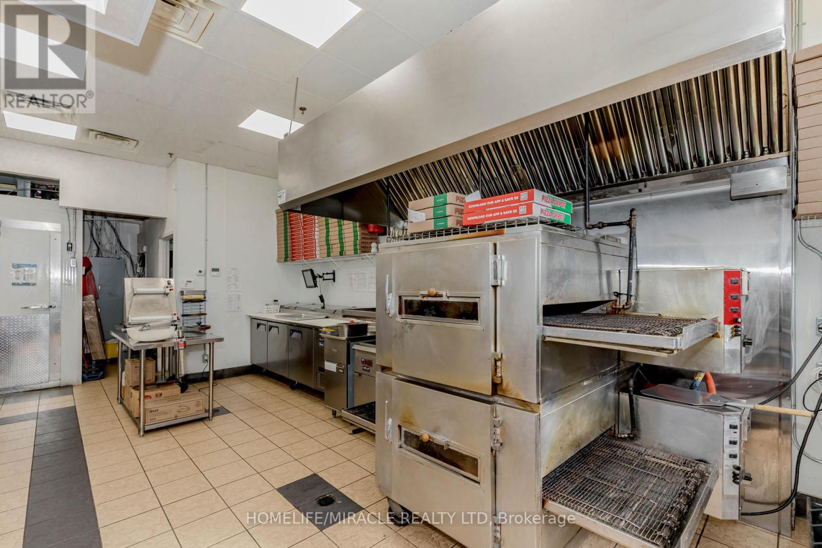 8b - 3510 Schmon Parkway, Thorold, Ontario  L2V 4Y6 - Photo 21 - X12081870