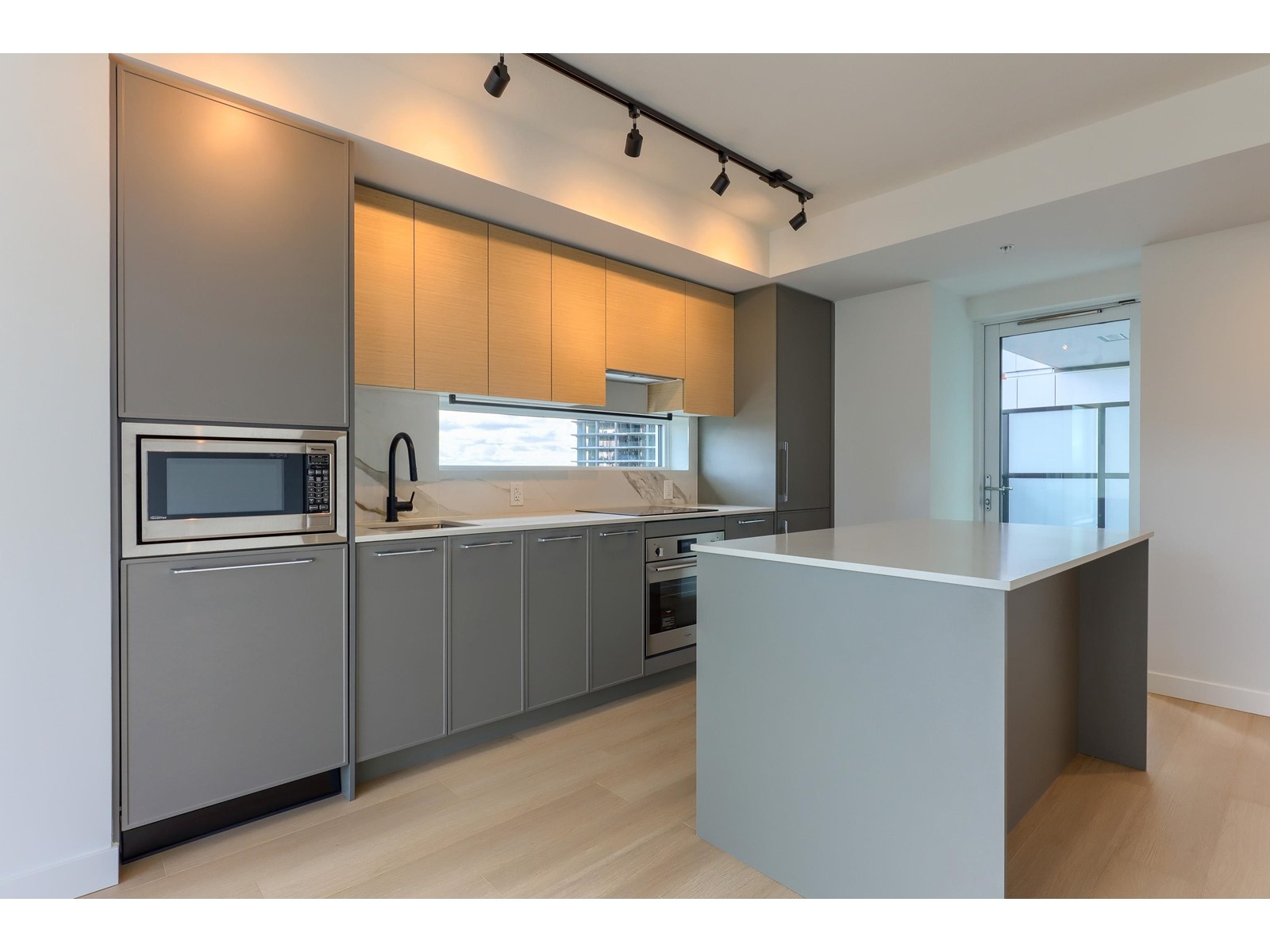 1609 13725 George Junction Avenue, Surrey, British Columbia  V3T 0V7 - Photo 4 - R2989537