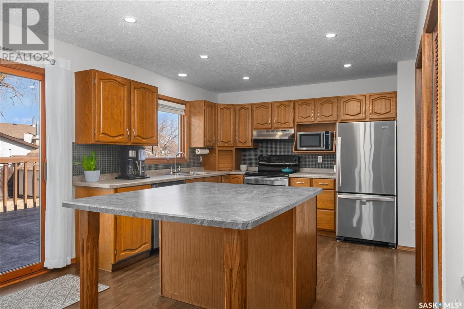 Property at 1732 Barton DRIVE image 3