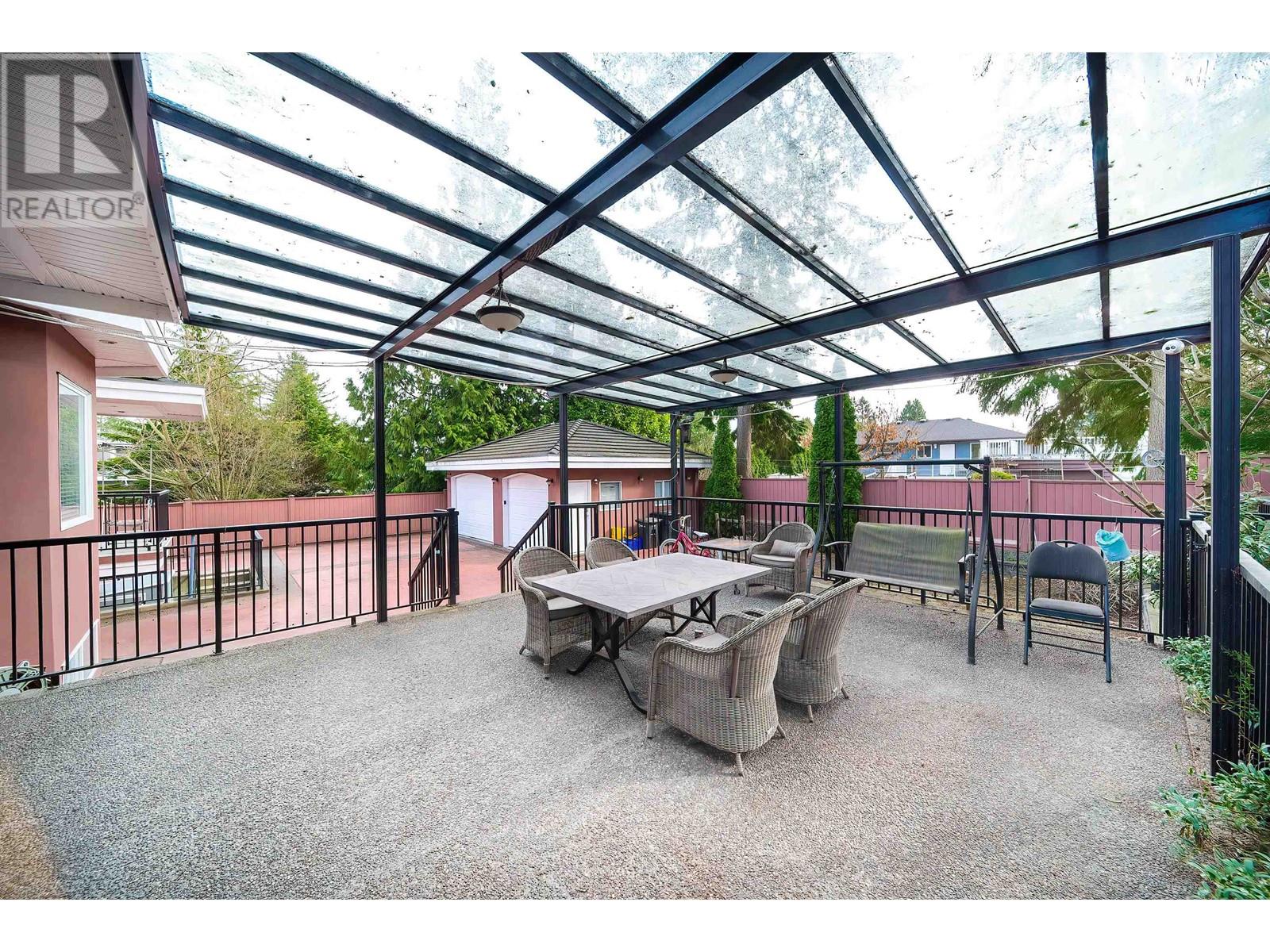 Listing Picture 9 of 38 : 7480 CHUTTER STREET, Burnaby / 本拿比 - 魯藝地產 Yvonne Lu Group - MLS Medallion Club Member
