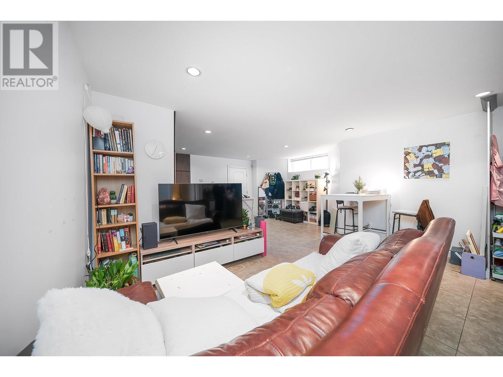 Listing Picture 30 of 38 : 7480 CHUTTER STREET, Burnaby / 本拿比 - 魯藝地產 Yvonne Lu Group - MLS Medallion Club Member