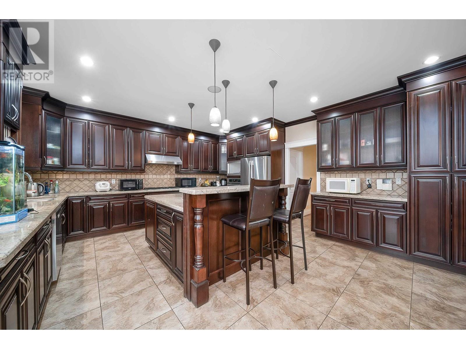 Listing Picture 18 of 38 : 7480 CHUTTER STREET, Burnaby / 本拿比 - 魯藝地產 Yvonne Lu Group - MLS Medallion Club Member