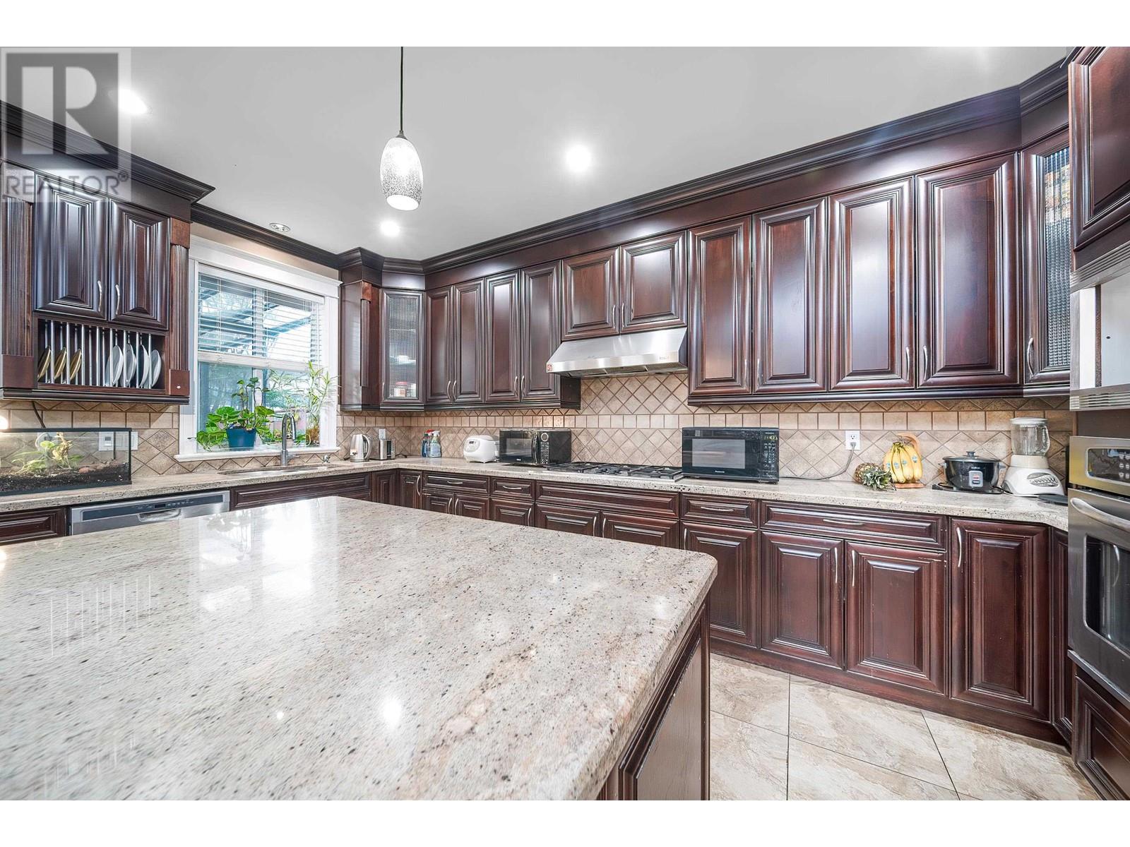 Listing Picture 20 of 38 : 7480 CHUTTER STREET, Burnaby / 本拿比 - 魯藝地產 Yvonne Lu Group - MLS Medallion Club Member