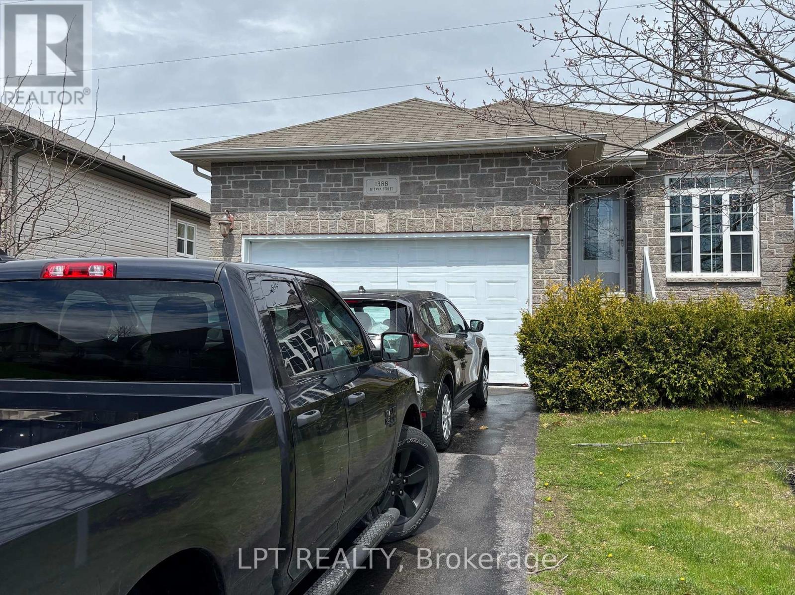 Property at 1388 OTTAWA STREET image 2