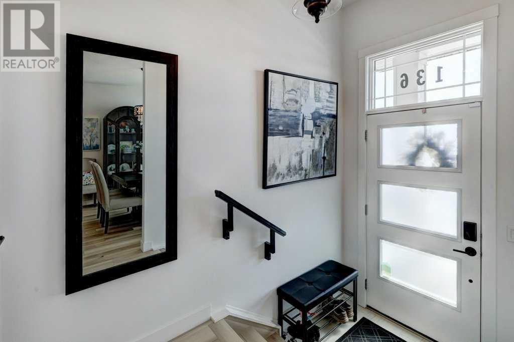 136 Rowmont Boulevard Nw, Calgary, Alberta  T3L 0H2 - Photo 3 - A2207926