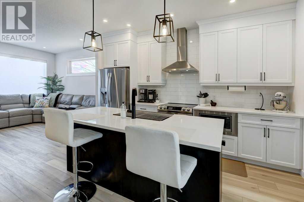 136 Rowmont Boulevard Nw, Calgary, Alberta  T3L 0H2 - Photo 5 - A2207926
