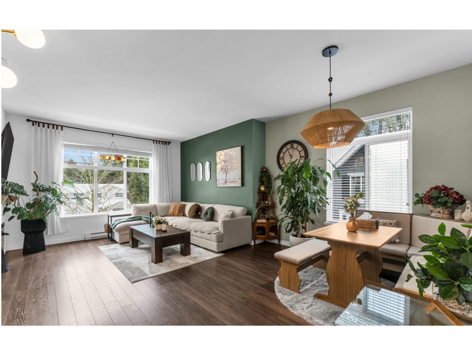 Property at 1 16357 15 AVENUE image 2
